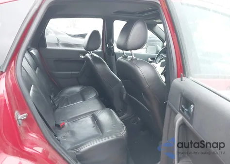 2010 Ford Focus Sel z USA, uszkodzony, nr VIN 1FAHP3HN0AW157855